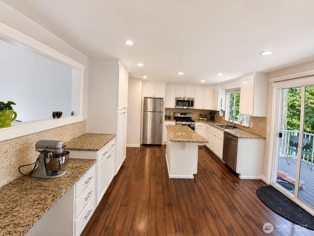 Property photo for 33700 33rd Place SW, Federal Way photo 4