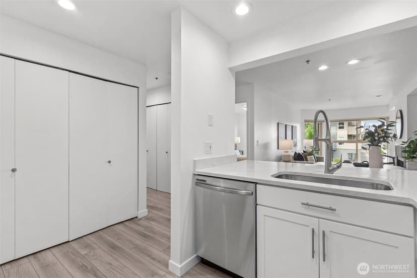 Property photo for 701 Galer Street #505, Seattle photo 12