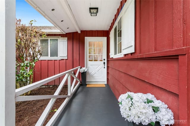 Property photo for 8424 97th Street SW, Lakewood photo 2