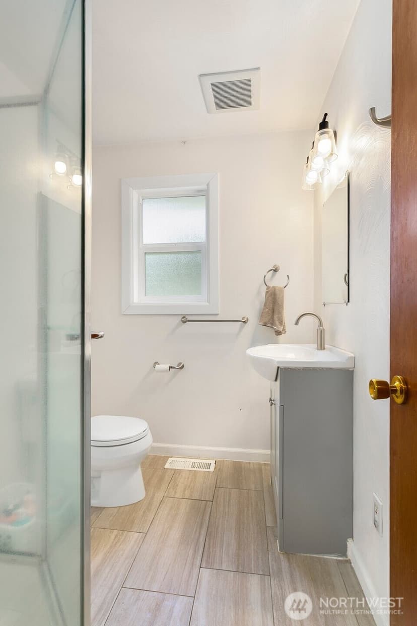 Property photo for 8424 97th Street SW, Lakewood photo 13