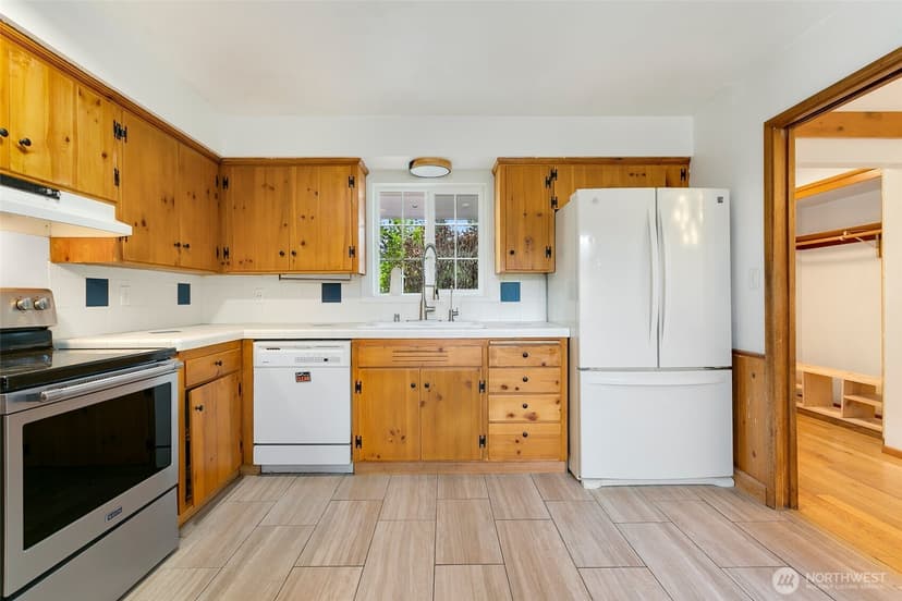 Property photo for 8424 97th Street SW, Lakewood photo 10