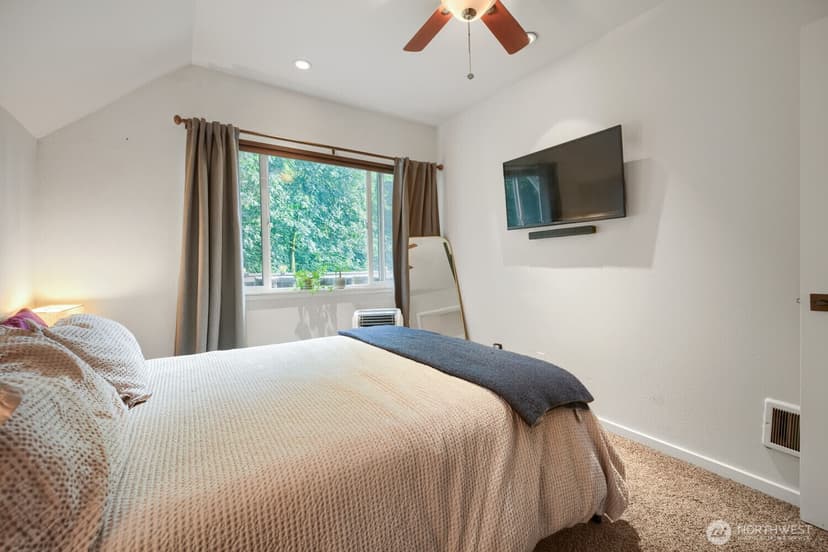 Property photo for 1025 S Donovan Street, Seattle photo 14