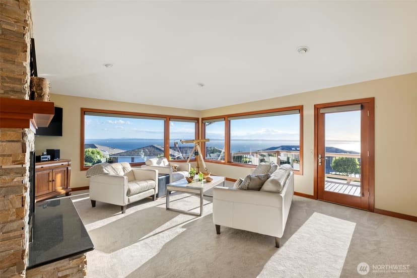 Property photo for 13705 68th Avenue W, Edmonds photo 4