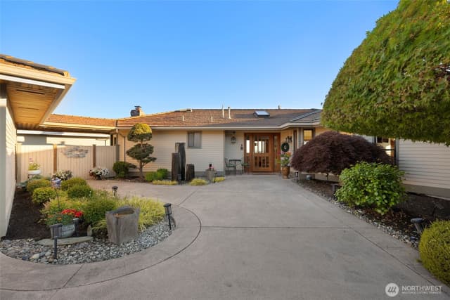 Property photo for 13705 68th Avenue W, Edmonds photo 3