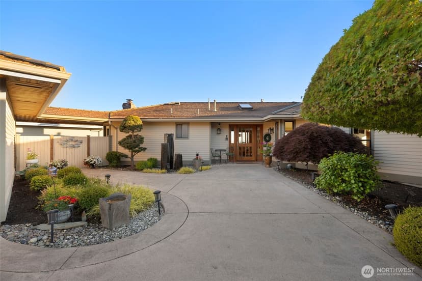 Property photo for 13705 68th Avenue W, Edmonds photo 3