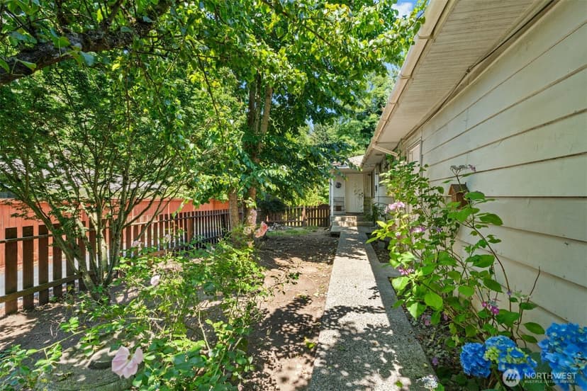 Property photo for 7218 NE 155th Street, Kenmore photo 3