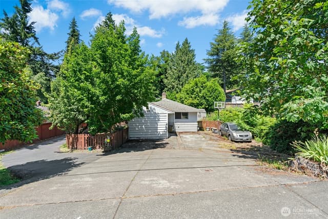 Property photo for 7218 NE 155th Street, Kenmore photo 2
