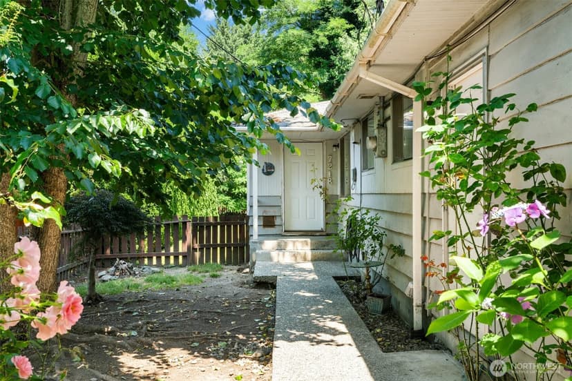 Property photo for 7218 NE 155th Street, Kenmore photo 4