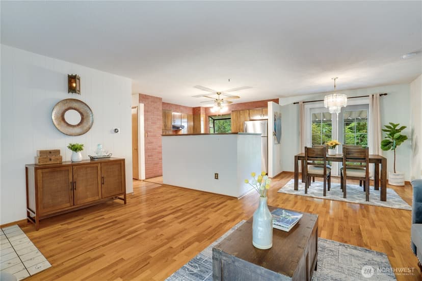 Property photo for 10102 114th Street SW, Lakewood photo 10
