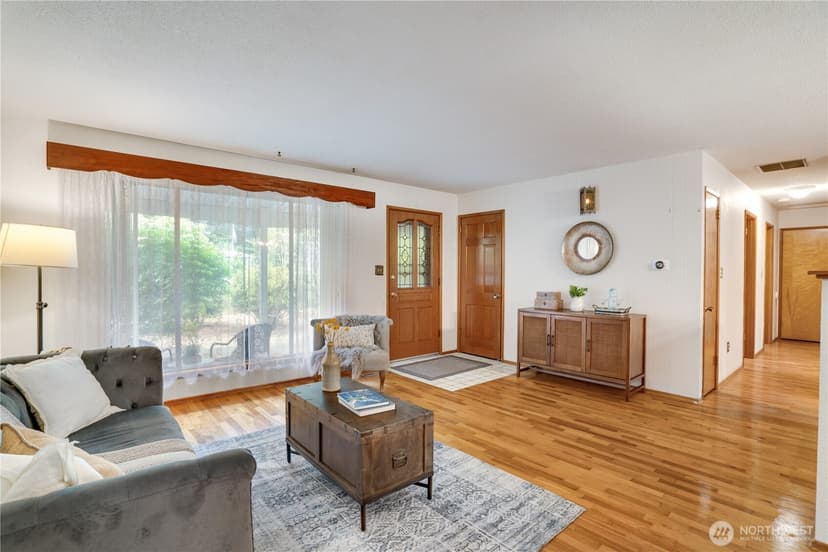 Property photo for 10102 114th Street SW, Lakewood photo 12