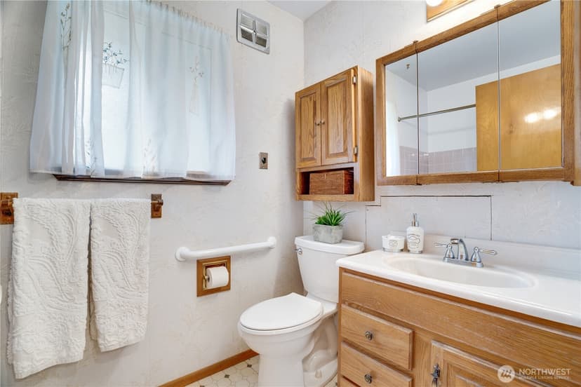 Property photo for 10102 114th Street SW, Lakewood photo 15