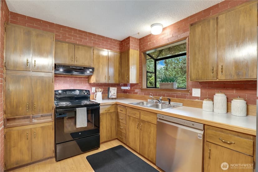 Property photo for 10102 114th Street SW, Lakewood photo 6