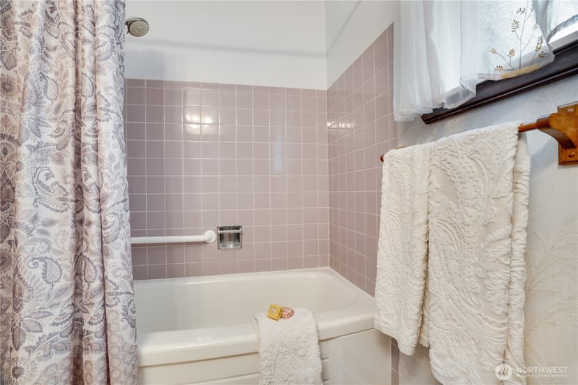 Property photo for 10102 114th Street SW, Lakewood photo 14