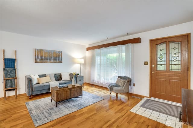 Property photo for 10102 114th Street SW, Lakewood photo 3