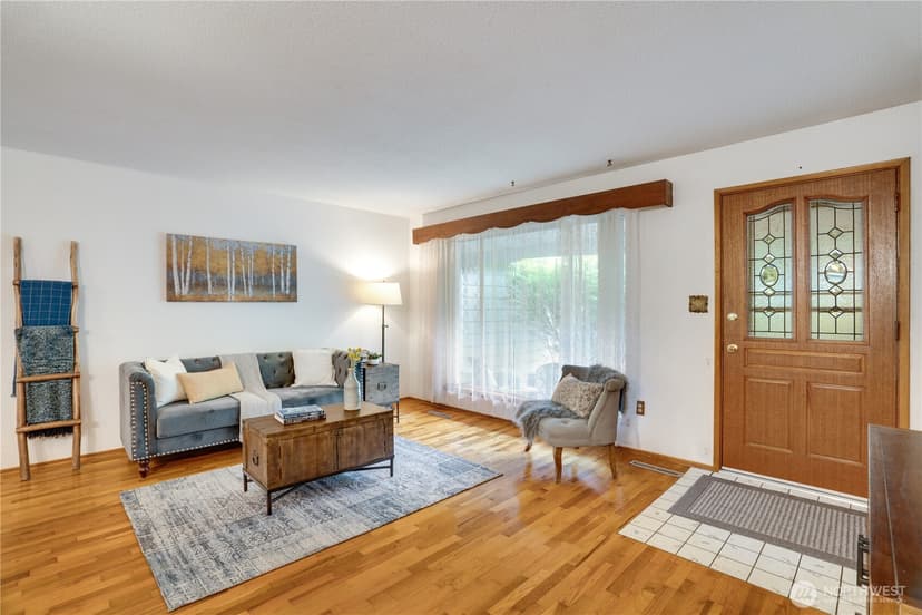 Property photo for 10102 114th Street SW, Lakewood photo 3