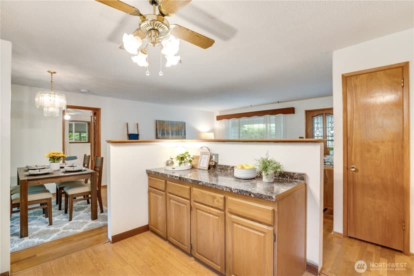 Property photo for 10102 114th Street SW, Lakewood photo 7