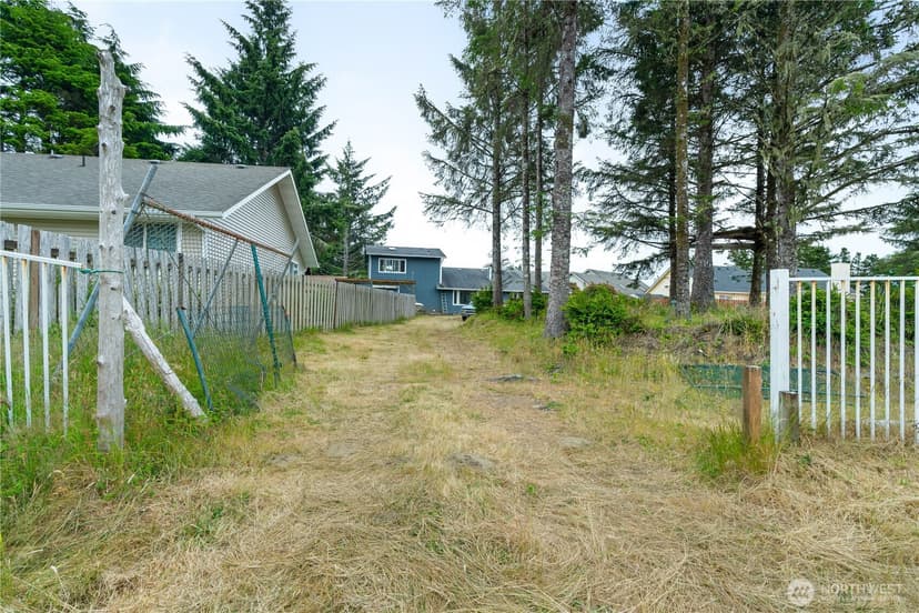 Property photo for 609 Blue Wing Loop SE, Ocean Shores photo 4