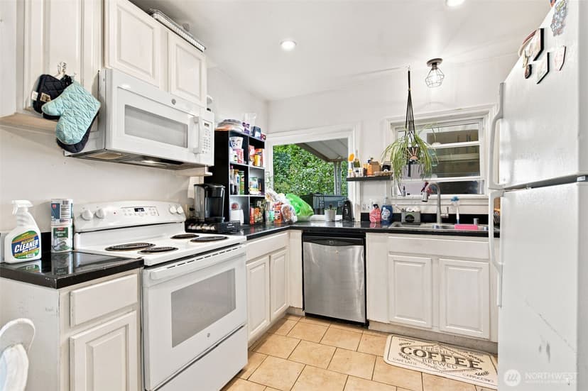 Property photo for 303 S Hartford Avenue, Bremerton photo 14