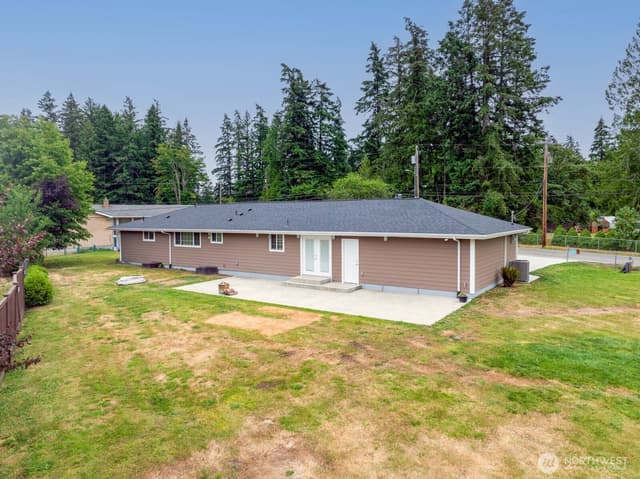 Property photo for 5207 Erlands Point Road NW, Bremerton photo 4