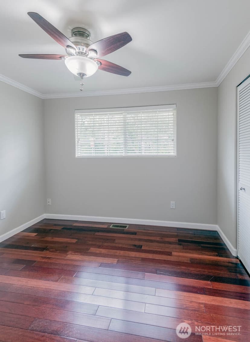 Property photo for 5207 Erlands Point Road NW, Bremerton photo 18