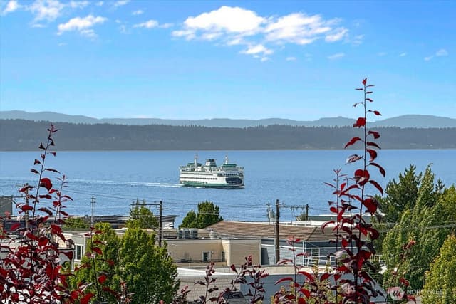 Property photo for 524 Maple Street #102, Edmonds photo 3