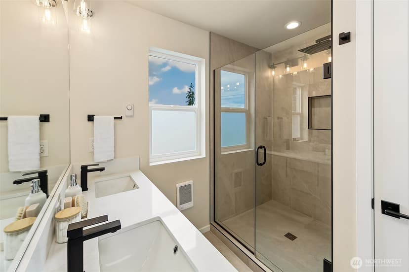 Property photo for 9815 Linden Avenue N, Seattle photo 18