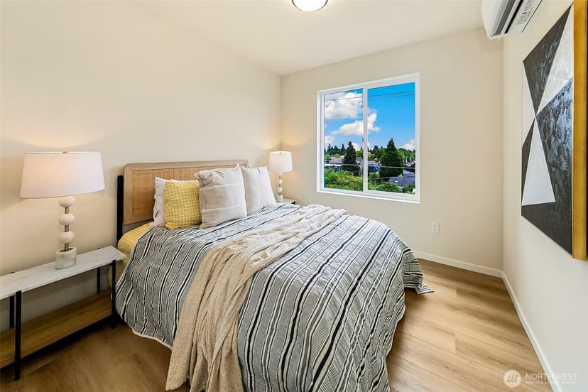 Property photo for 9815 Linden Avenue N, Seattle photo 15