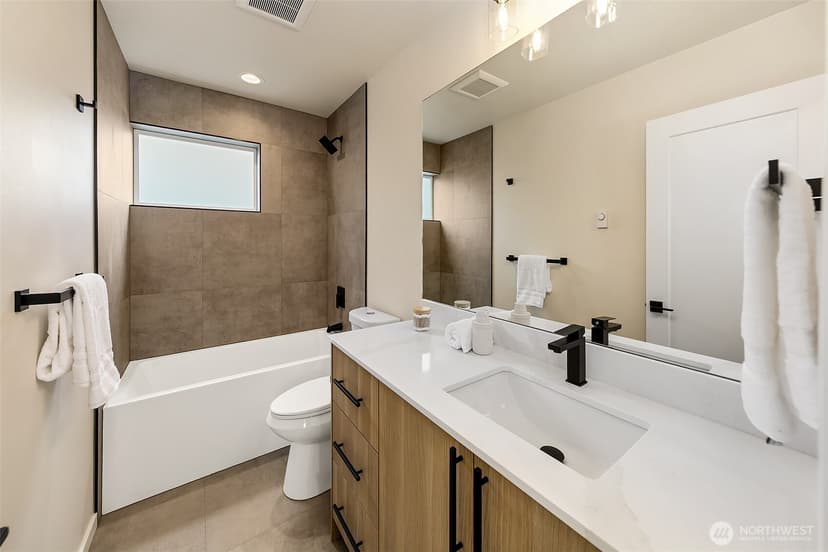 Property photo for 9815 Linden Avenue N, Seattle photo 16