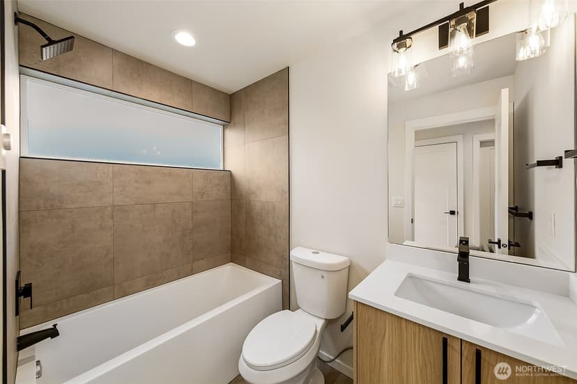 Property photo for 9813 Linden Avenue N, Seattle photo 7