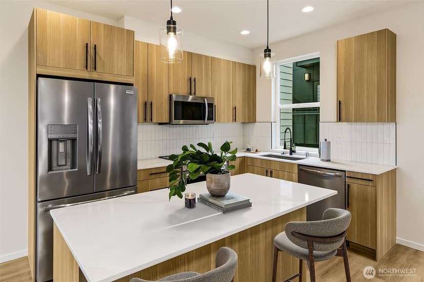 Property photo for 9813 Linden Avenue N, Seattle photo 5