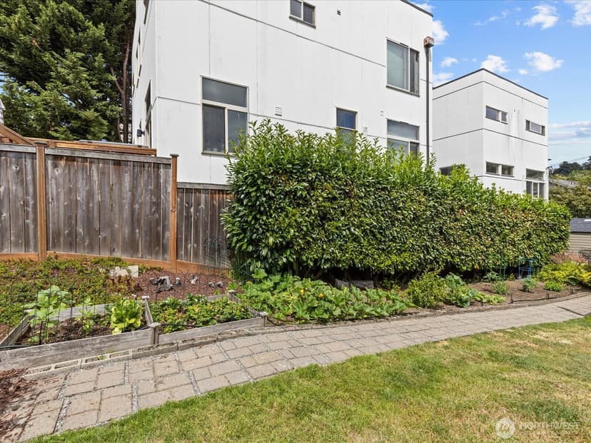 Property photo for 1715 26th Avenue S, Seattle photo 40