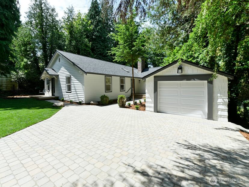 Property photo for 8529 29th Avenue NW, Seattle photo 2