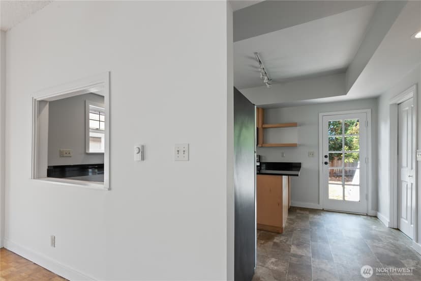 Property photo for 4017 Corliss Avenue N, Seattle photo 16