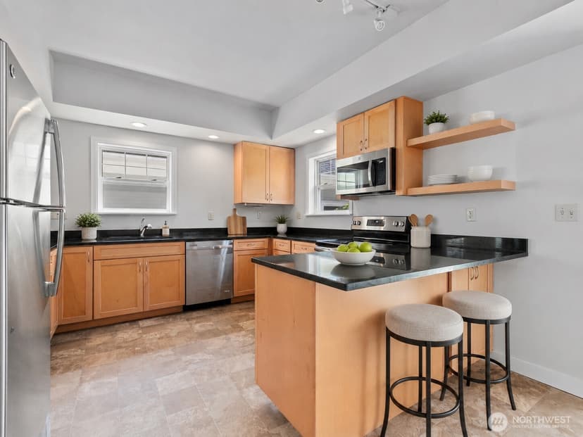 Property photo for 4017 Corliss Avenue N, Seattle photo 17