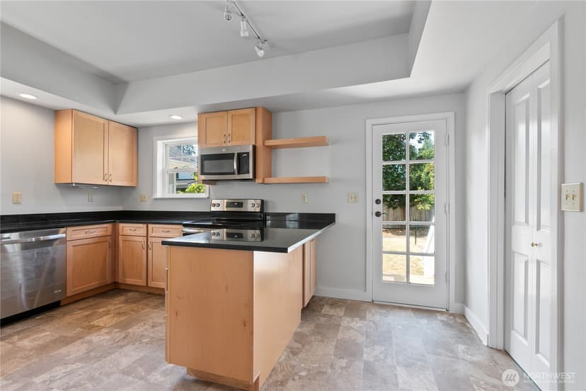 Property photo for 4017 Corliss Avenue N, Seattle photo 20