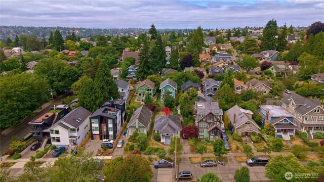 Property photo for 4017 Corliss Avenue N, Seattle photo 5