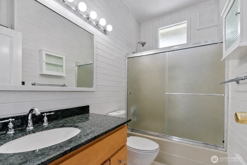 Property photo for 4017 Corliss Avenue N, Seattle photo 22