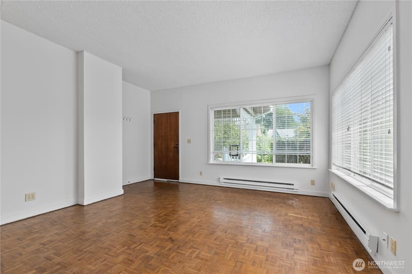 Property photo for 4017 Corliss Avenue N, Seattle photo 9
