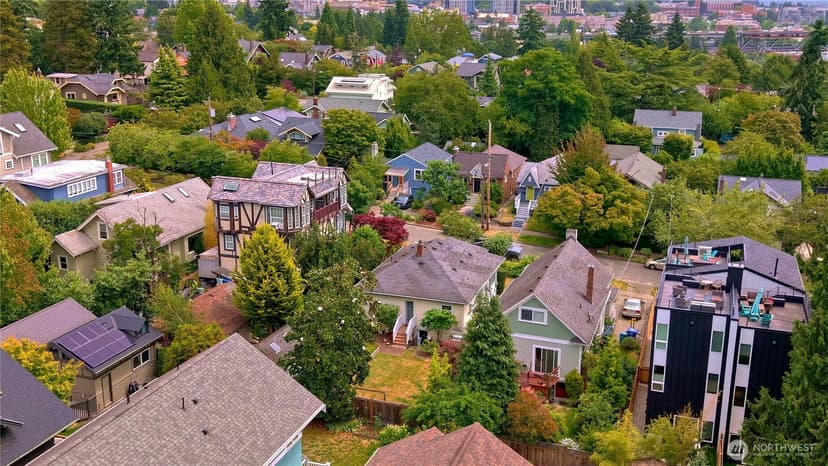 Property photo for 4017 Corliss Avenue N, Seattle photo 6
