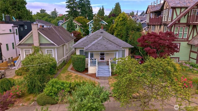 Property photo for 4017 Corliss Avenue N, Seattle photo 2