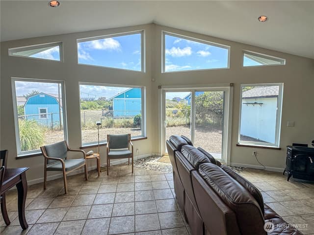 Property photo for 425 N Portal Loop SW, Ocean Shores photo 5