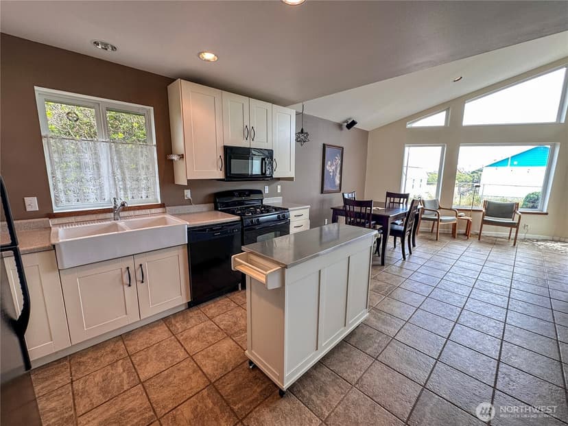 Property photo for 425 N Portal Loop SW, Ocean Shores photo 21