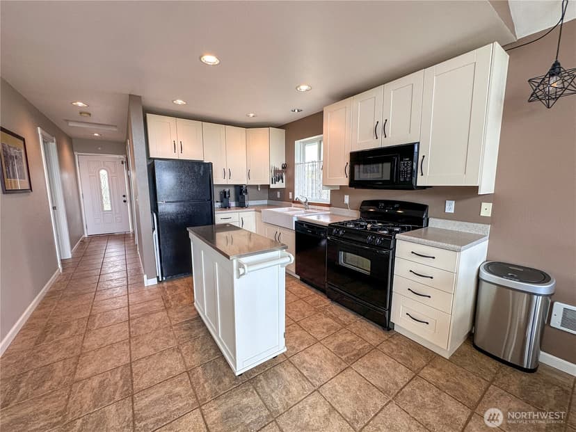 Property photo for 425 N Portal Loop SW, Ocean Shores photo 8