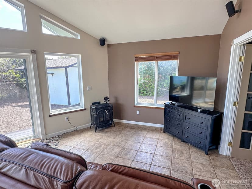 Property photo for 425 N Portal Loop SW, Ocean Shores photo 7