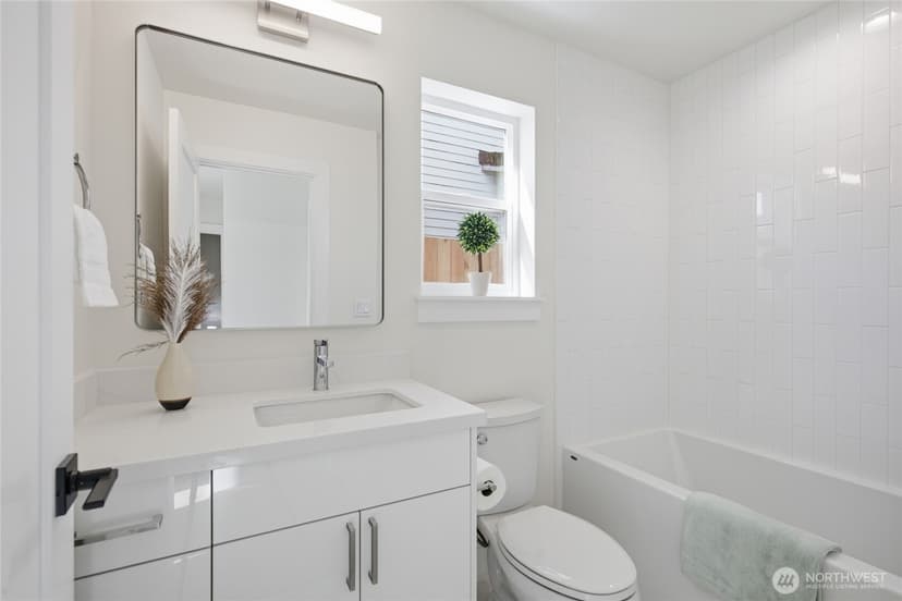 Property photo for 9323 Marcus Avenue S #B, Seattle photo 2