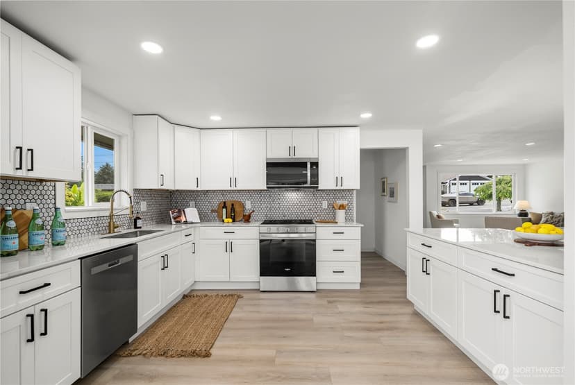 Property photo for 3775 Olympic Boulevard W, University Place photo 12