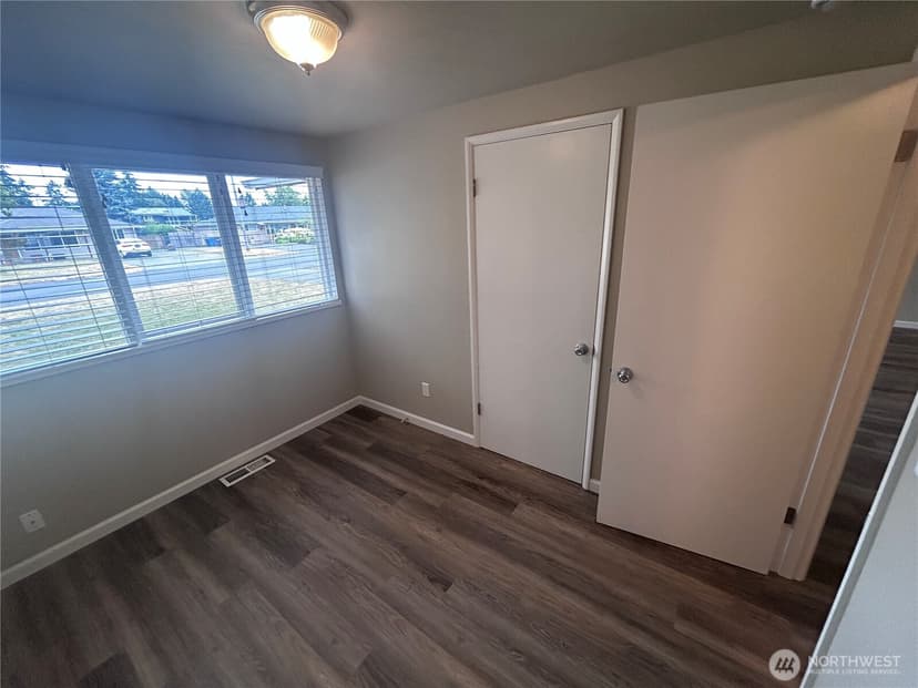 Property photo for 8606 Haviland Avenue SW, Lakewood photo 10