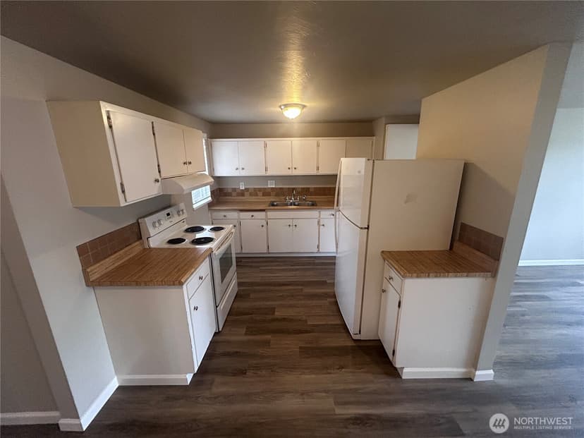 Property photo for 8606 Haviland Avenue SW, Lakewood photo 6