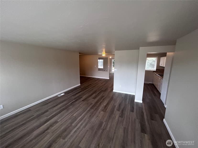 Property photo for 8606 Haviland Avenue SW, Lakewood photo 3