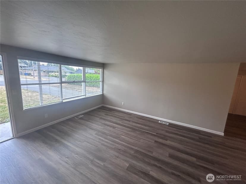 Property photo for 8606 Haviland Avenue SW, Lakewood photo 4